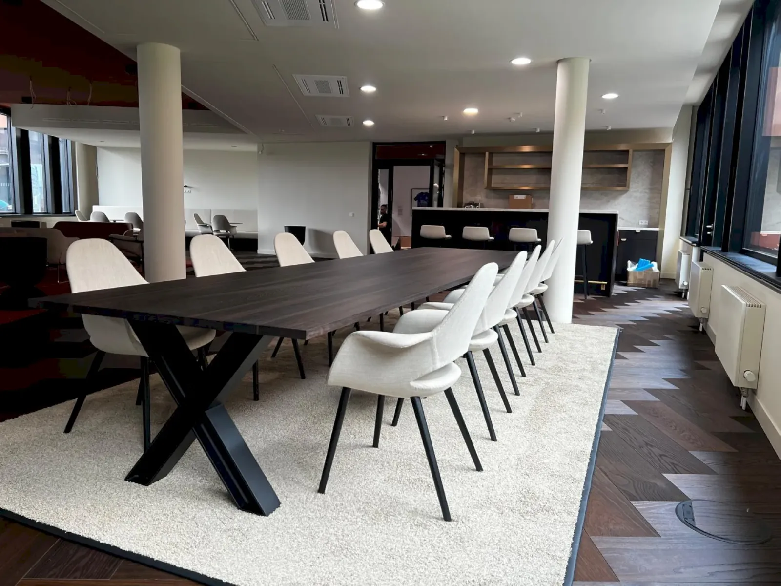 Montageteam der raumgewinn gmbh beim Ladenbau in der Schweiz